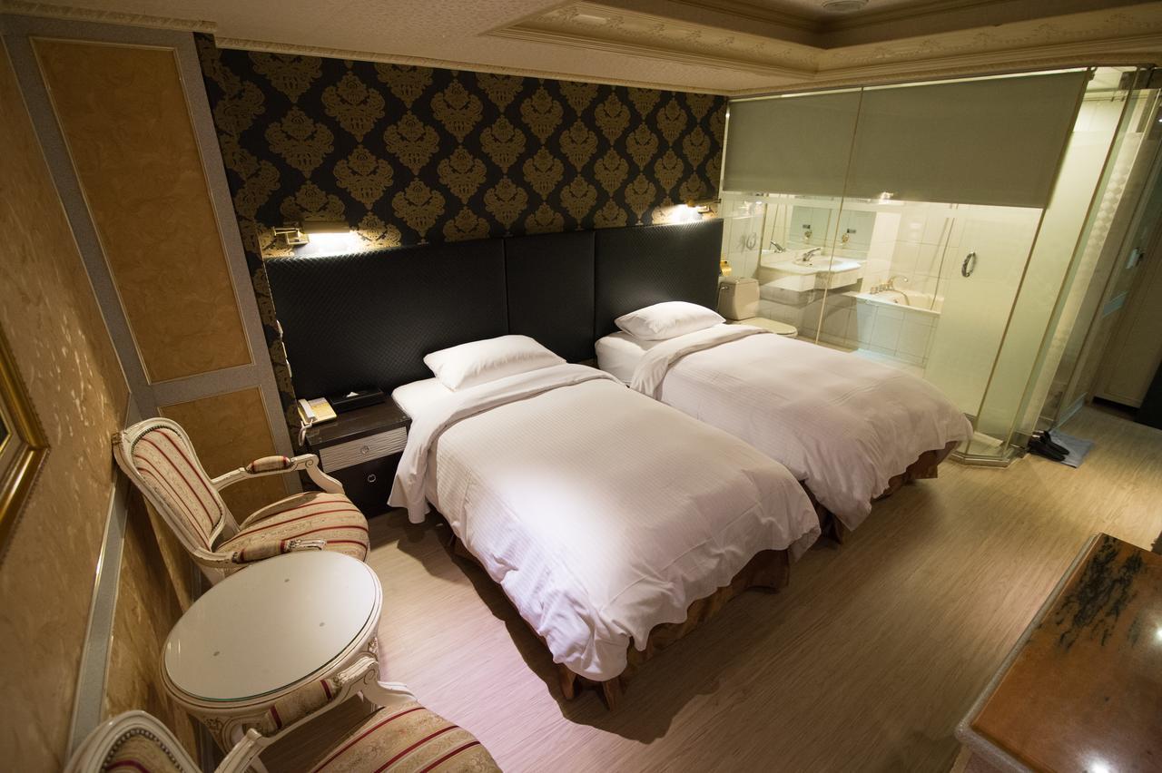 Mila Hotel Taichung Exterior foto